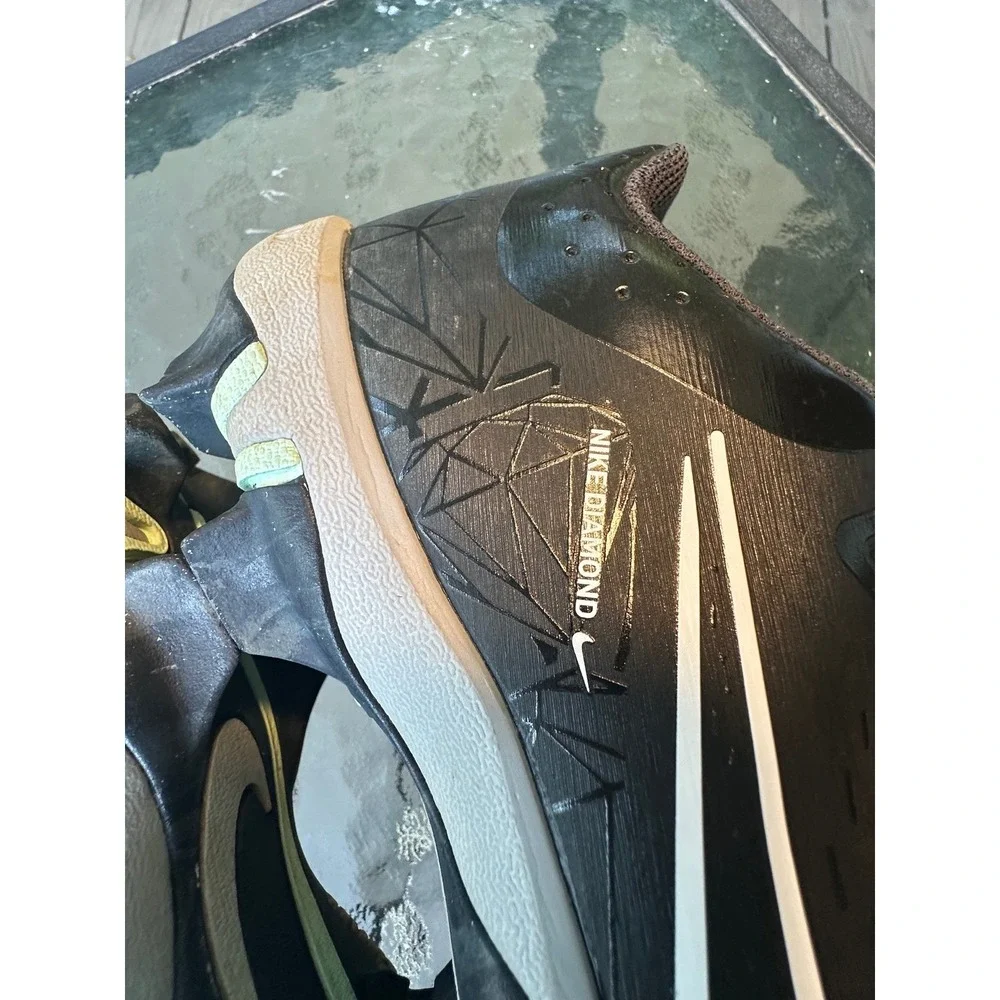 Nike Softball Cleats Molded Youth Kids Black and White CZ5919-010 Size‎ 4.5Y
